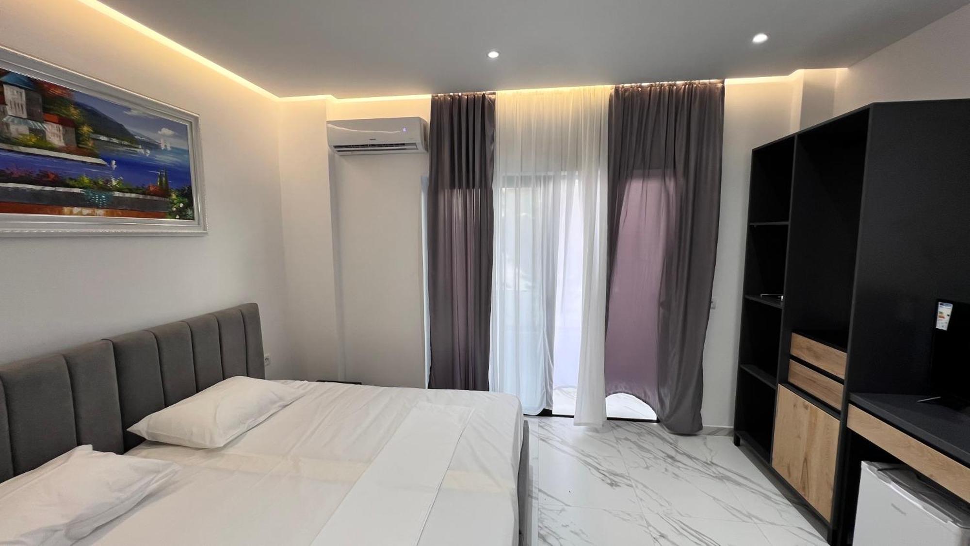 Lezet Hotel Sarandë Exteriér fotografie